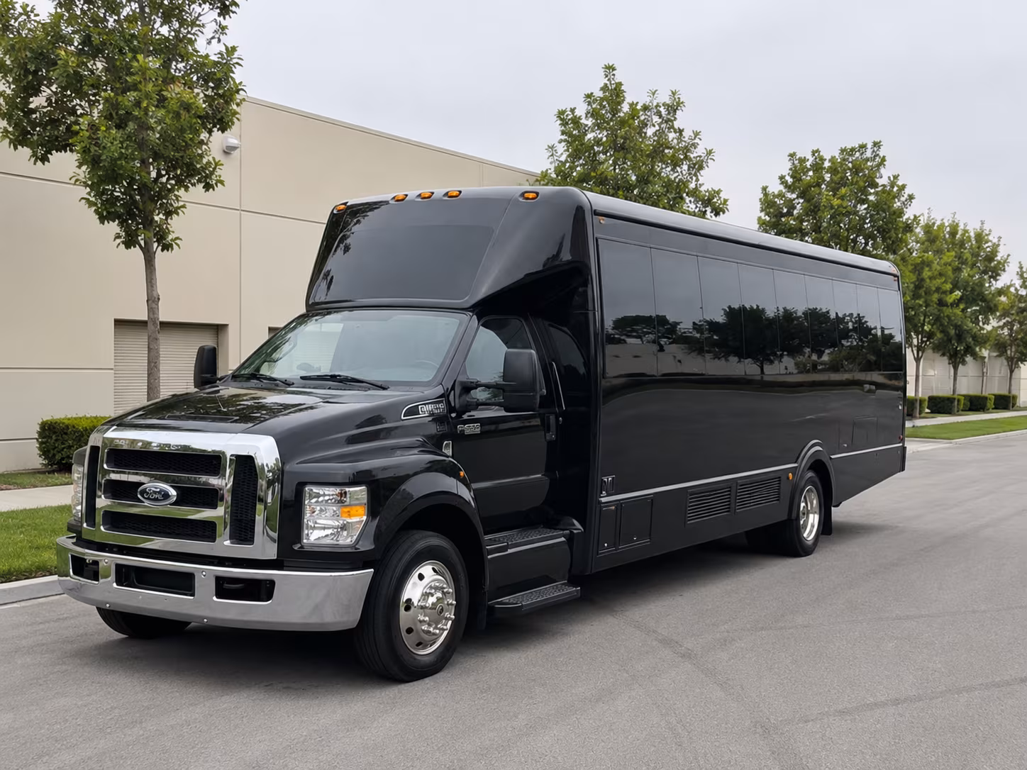 25 Passenger Party Bus