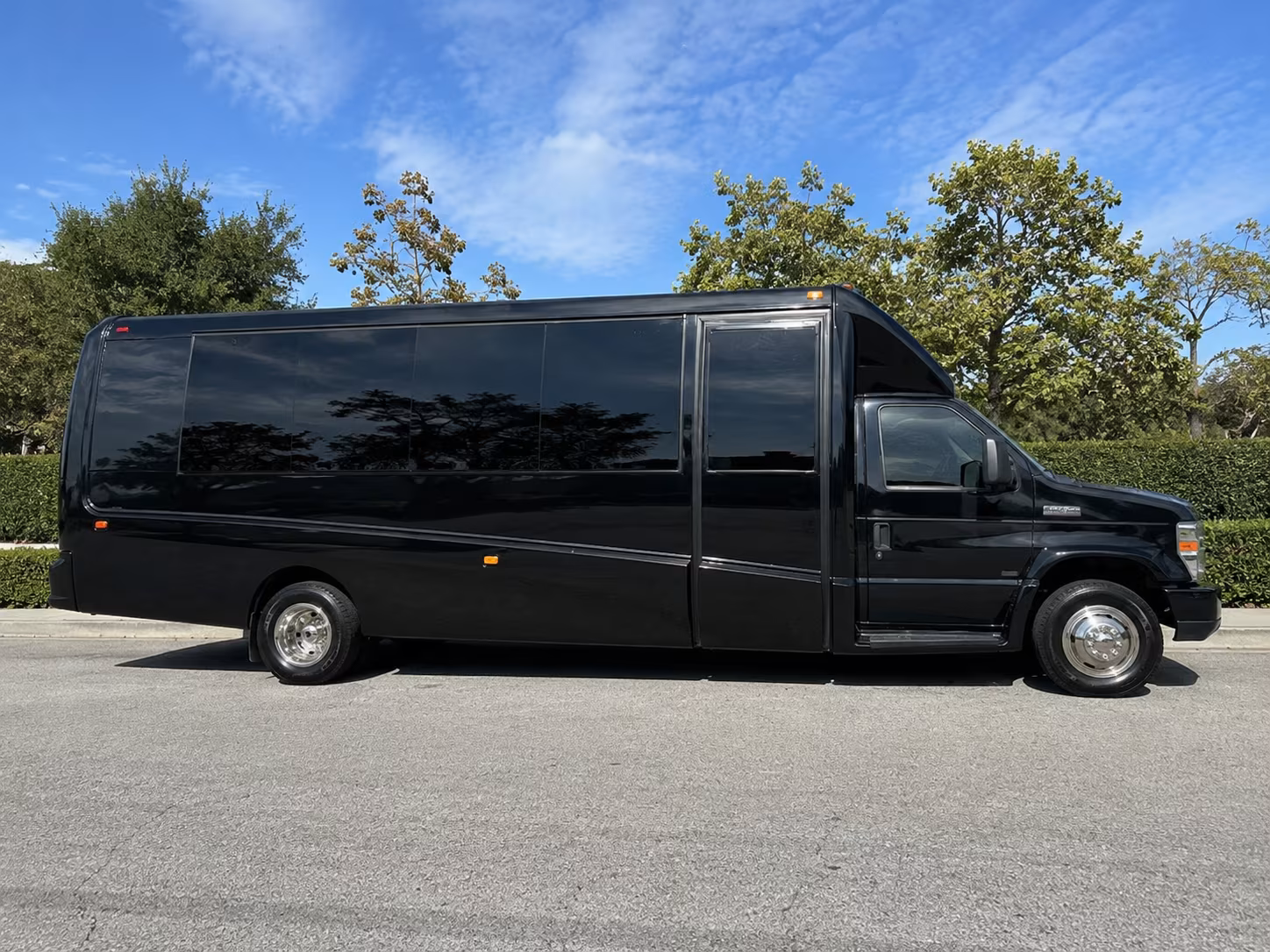Murfreesboro Airport Shuttle & Transportation party bus exterior