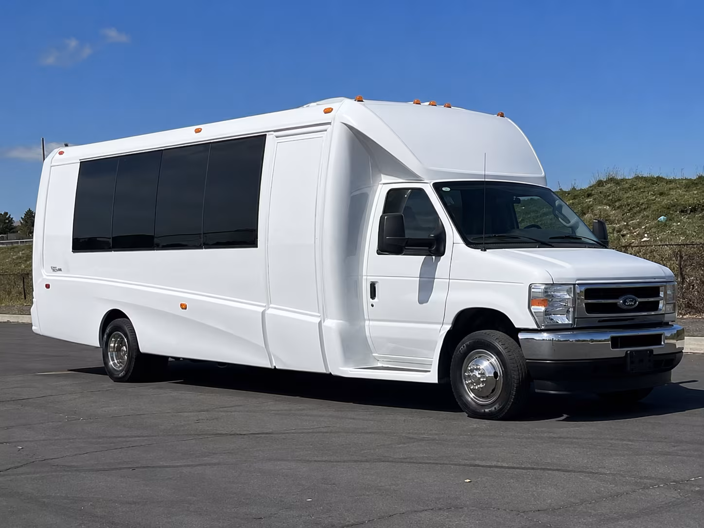 Murfreesboro Birthday, Sweet 16, & Quinceañera Transportation party bus interior