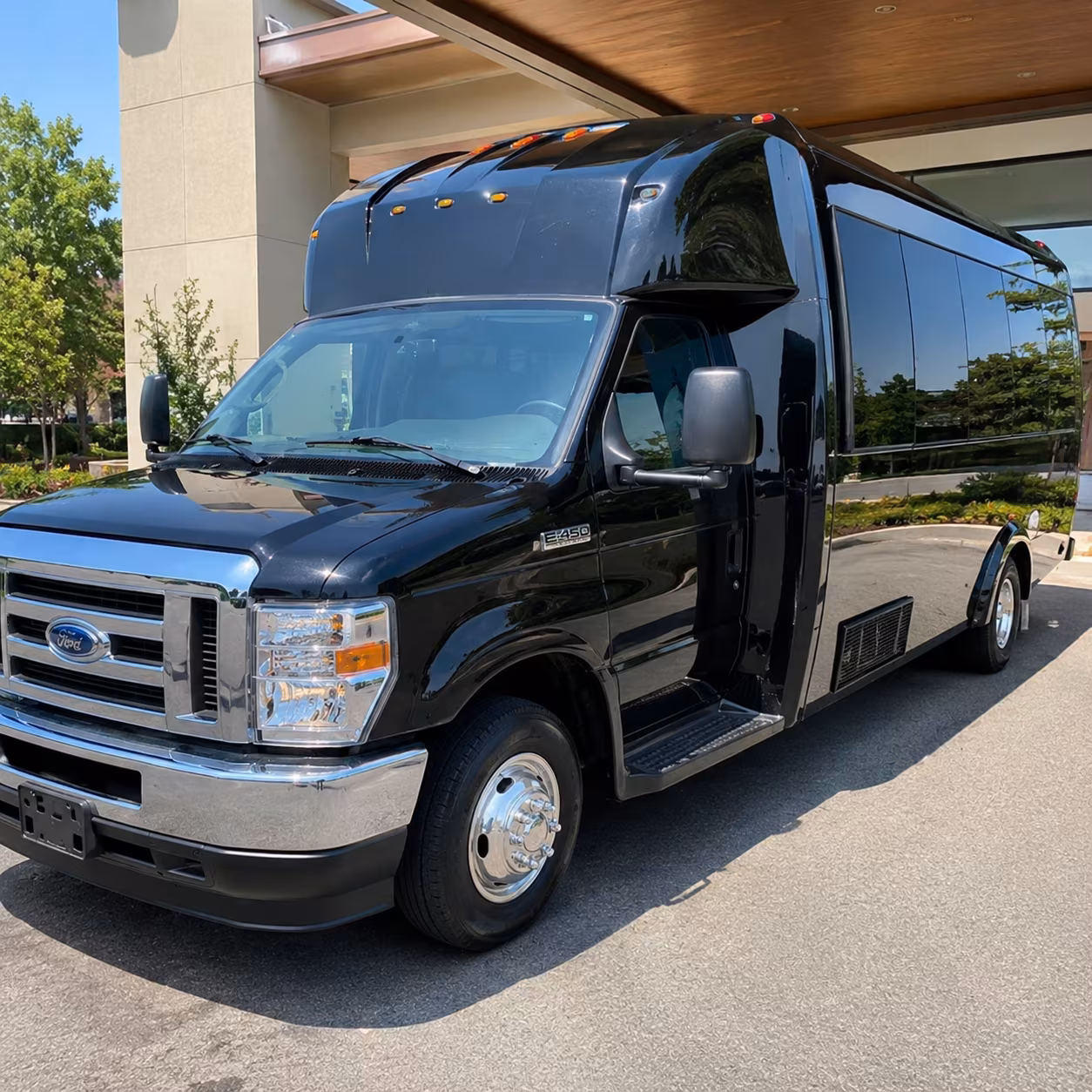 Murfreesboro Birthday, Sweet 16, & Quinceañera Transportation party bus exterior