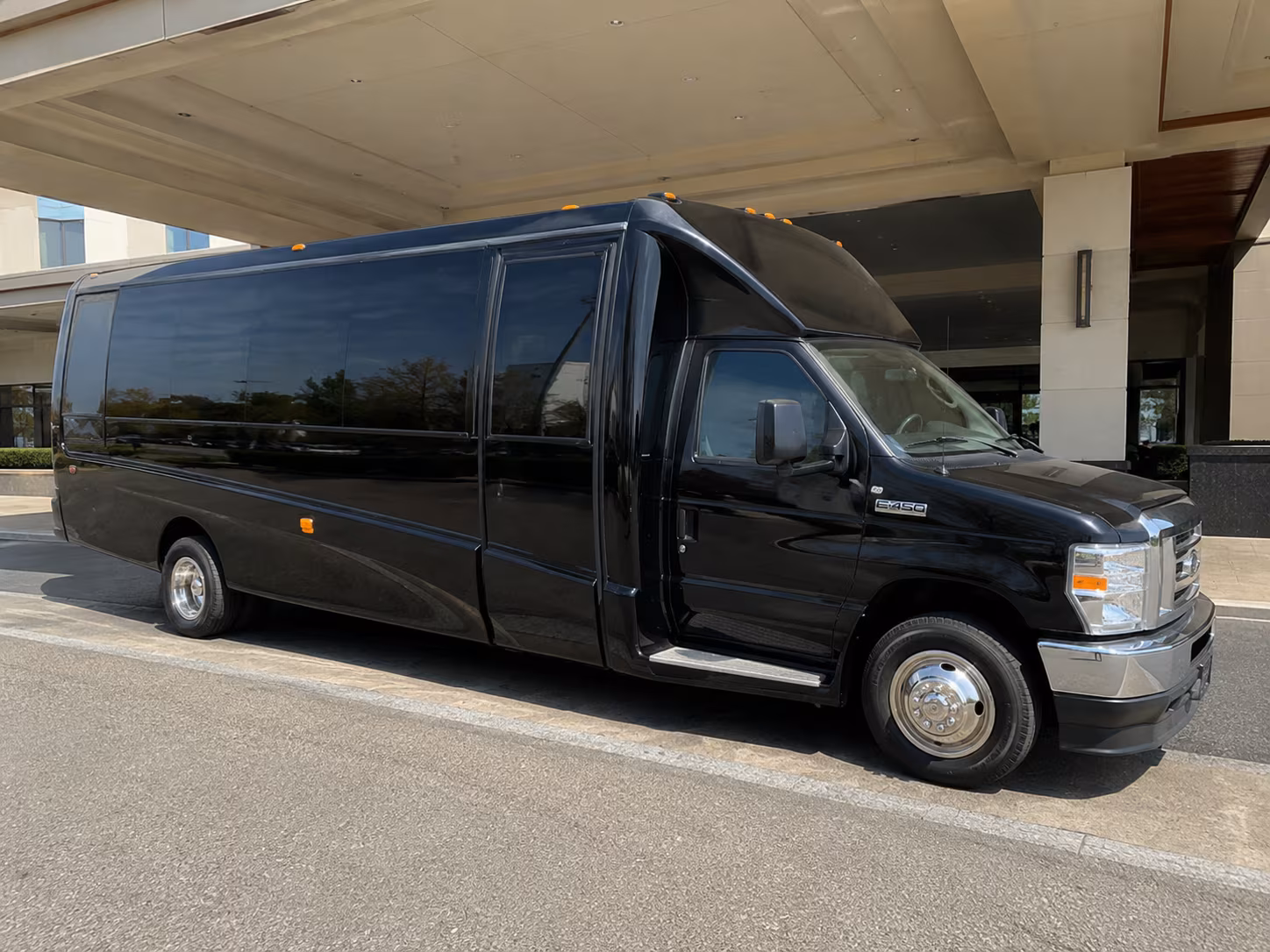 Murfreesboro Prom & Homecoming Transportation party bus exterior